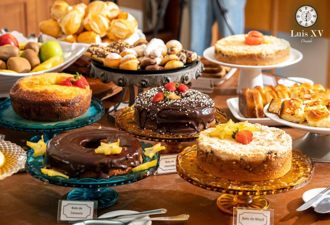 Pousada Luis XV Campos do Jordao Exterior photo A selection of cakes