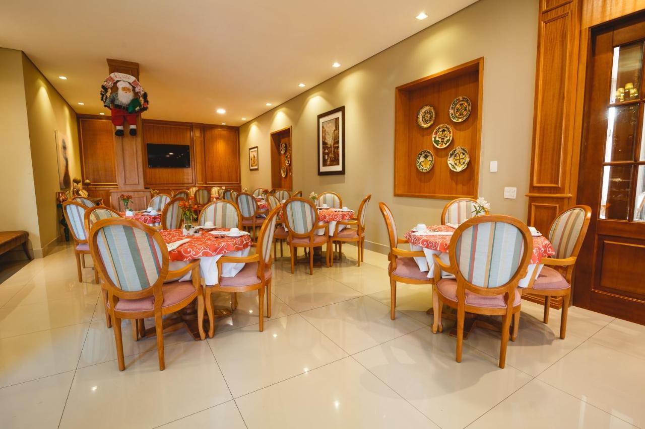 Pousada Luis XV Campos do Jordao Exterior photo The restaurant at the hotel
