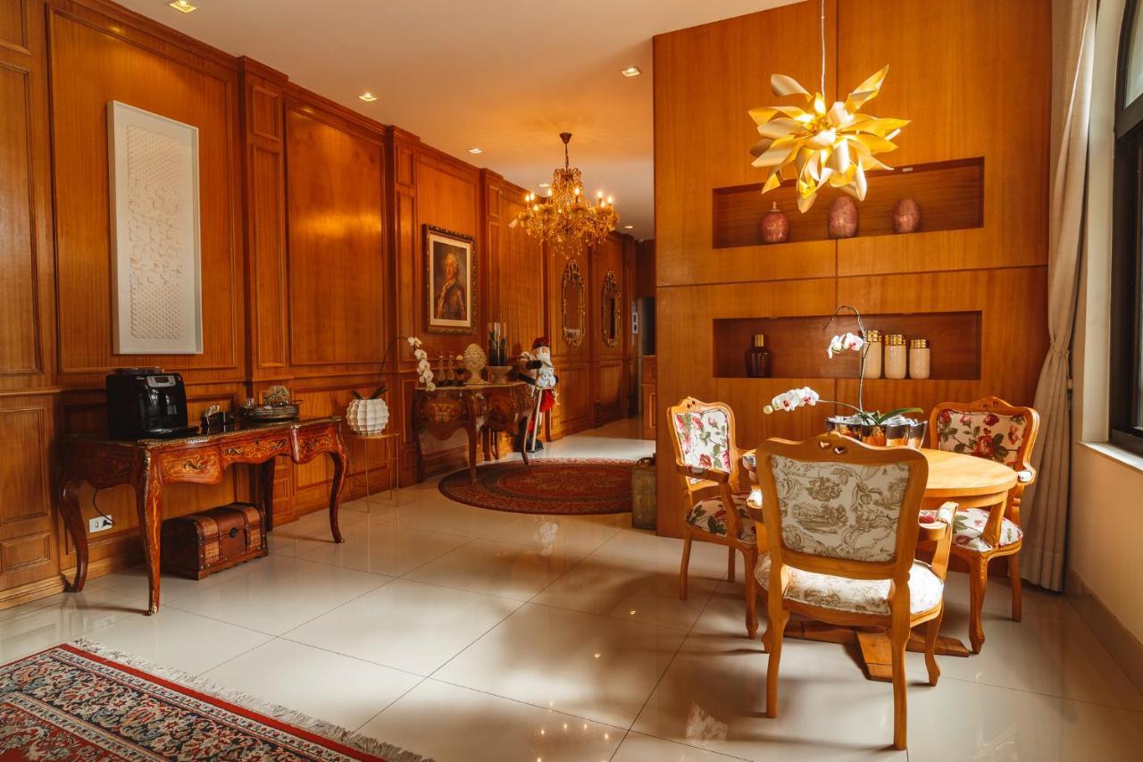 Pousada Luis XV Campos do Jordao Exterior photo A dining room