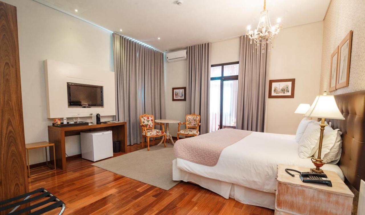 Pousada Luis XV Campos do Jordao Exterior photo A room at the hotel
